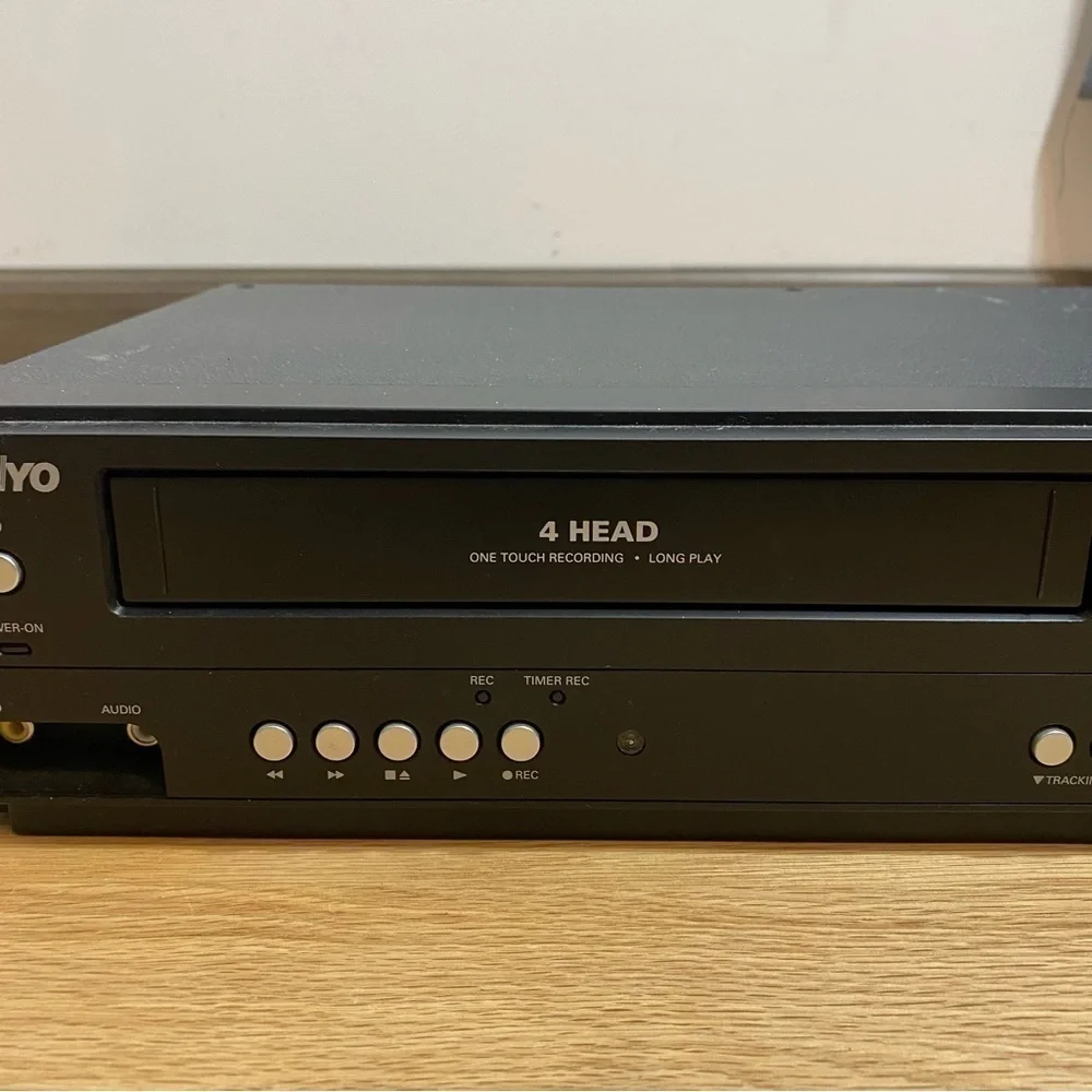 Sanyo VCR DVD Player Combo FWDV225F VHS One Touch Recording